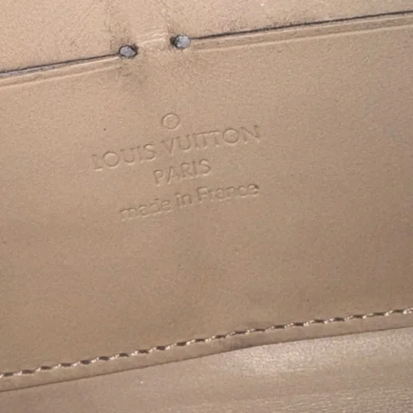 Louis Vuitton monogram, patent leather vintage zippy wallet with unbranded chain - Picture 13 of 17